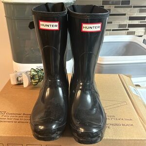 Brand new. RAIN HUNTER BOOTS